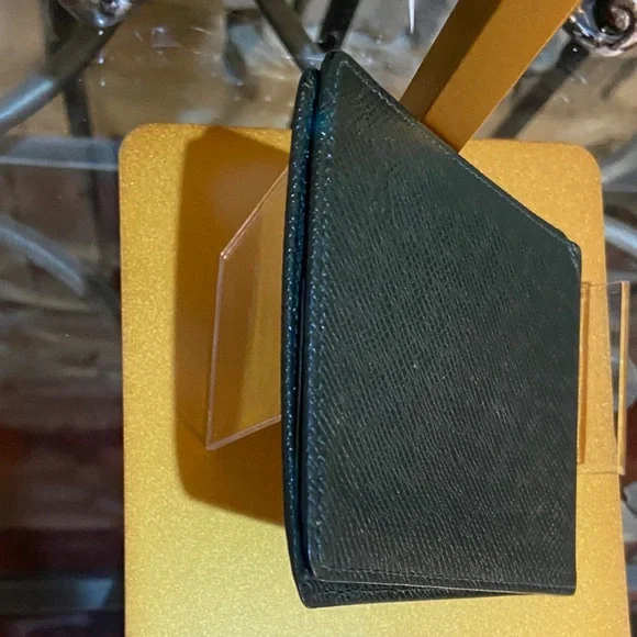 Louis Vuitton Textured Black Wallet - Picture 4 of 10